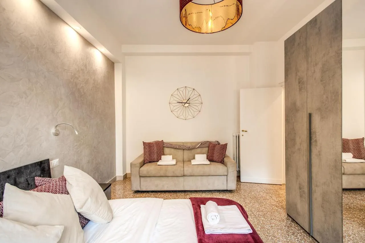 Colonna Suite - Rome San Giovanni 0*,  Italia