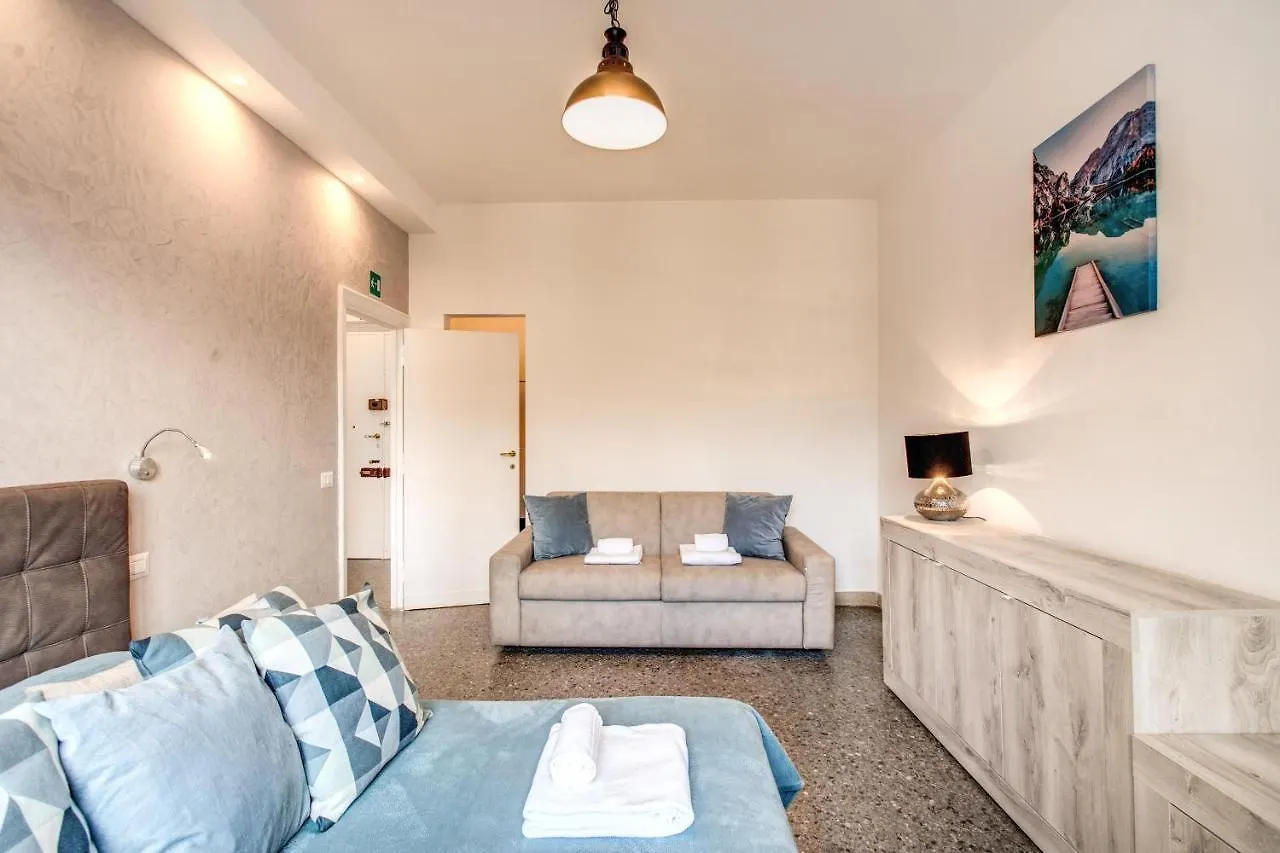 Colonna Suite - Rome San Giovanni 0*,  Italia