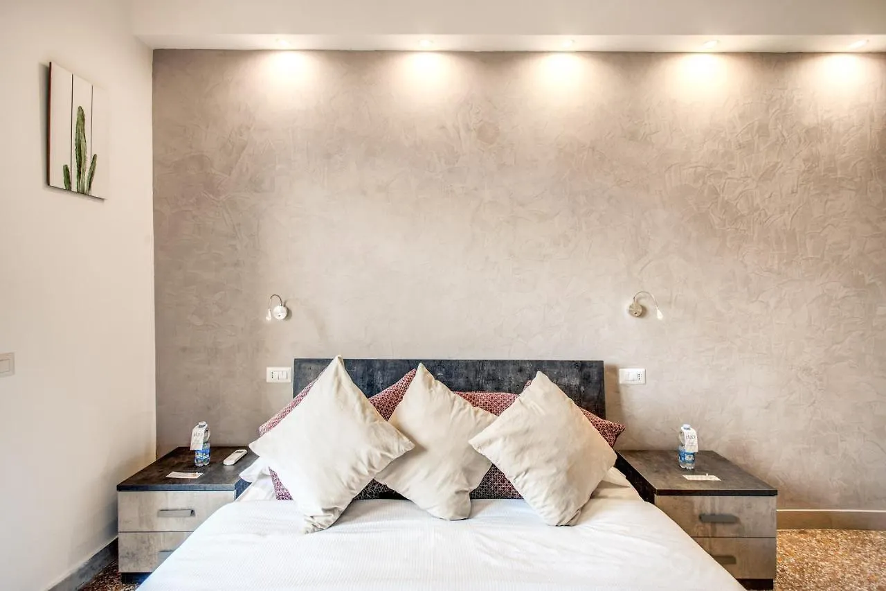 Colonna Suite - Rome San Giovanni Italia