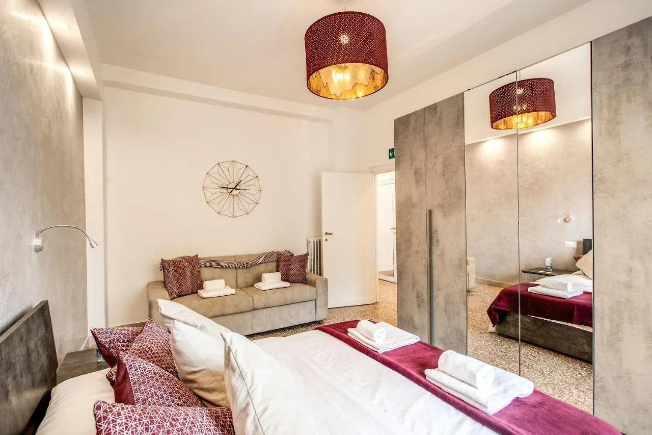 Colonna Suite - Rome San Giovanni 0*,